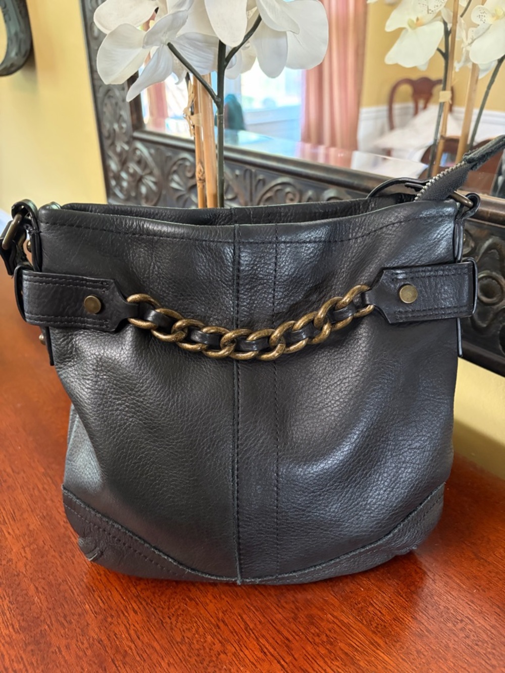 American Leather Co Elton Crossbody Bag Black Antiqued Gold Chain Accent - Picture 1 of 6